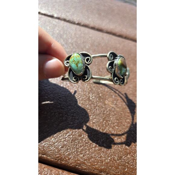 Vintage Native American Signed Turquoise Sterling Bracelet Shadowed 7.5-8" - Picture 2 of 6